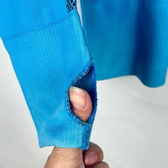 Athleta Blue Ombre Twist 1/4 Zip Long Sleeve Thumbhole Activewear Top Small - Picture 2 of 11